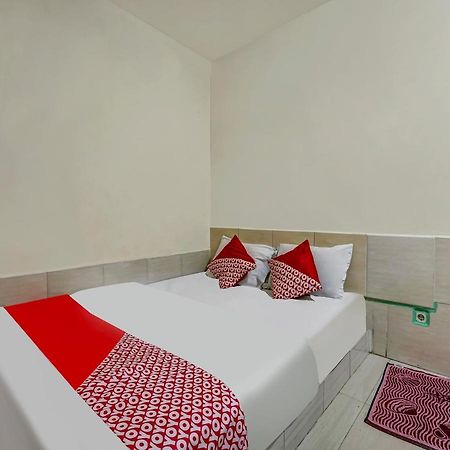 Oyo 90158 Hotel Lendosis Perintis Kemerdekaan Palembang Kültér fotó